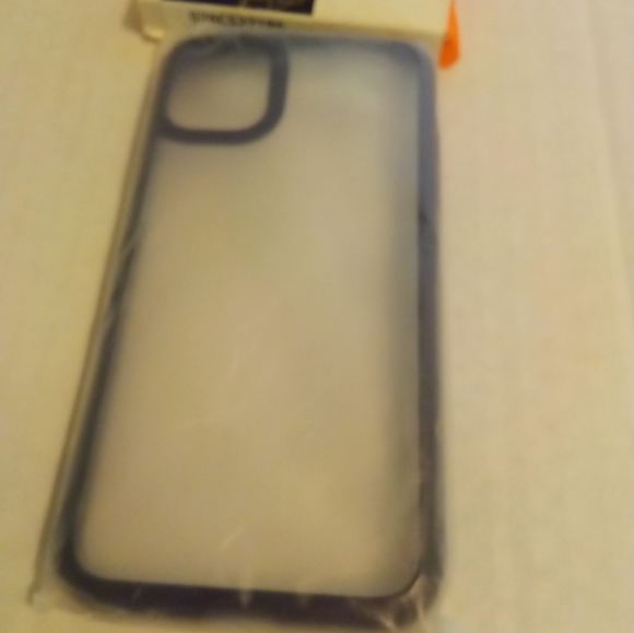 Spigen iPhone 11 Ultra Hybrid Matte Black Smartphone Carry Case - Picture 4 of 6